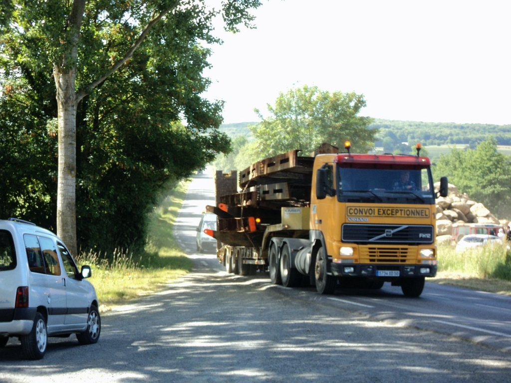 20110601 WHALE:BALEINE MOVES FROM BRÉCEY TO VIRE Bill Twohigg 026.jpg